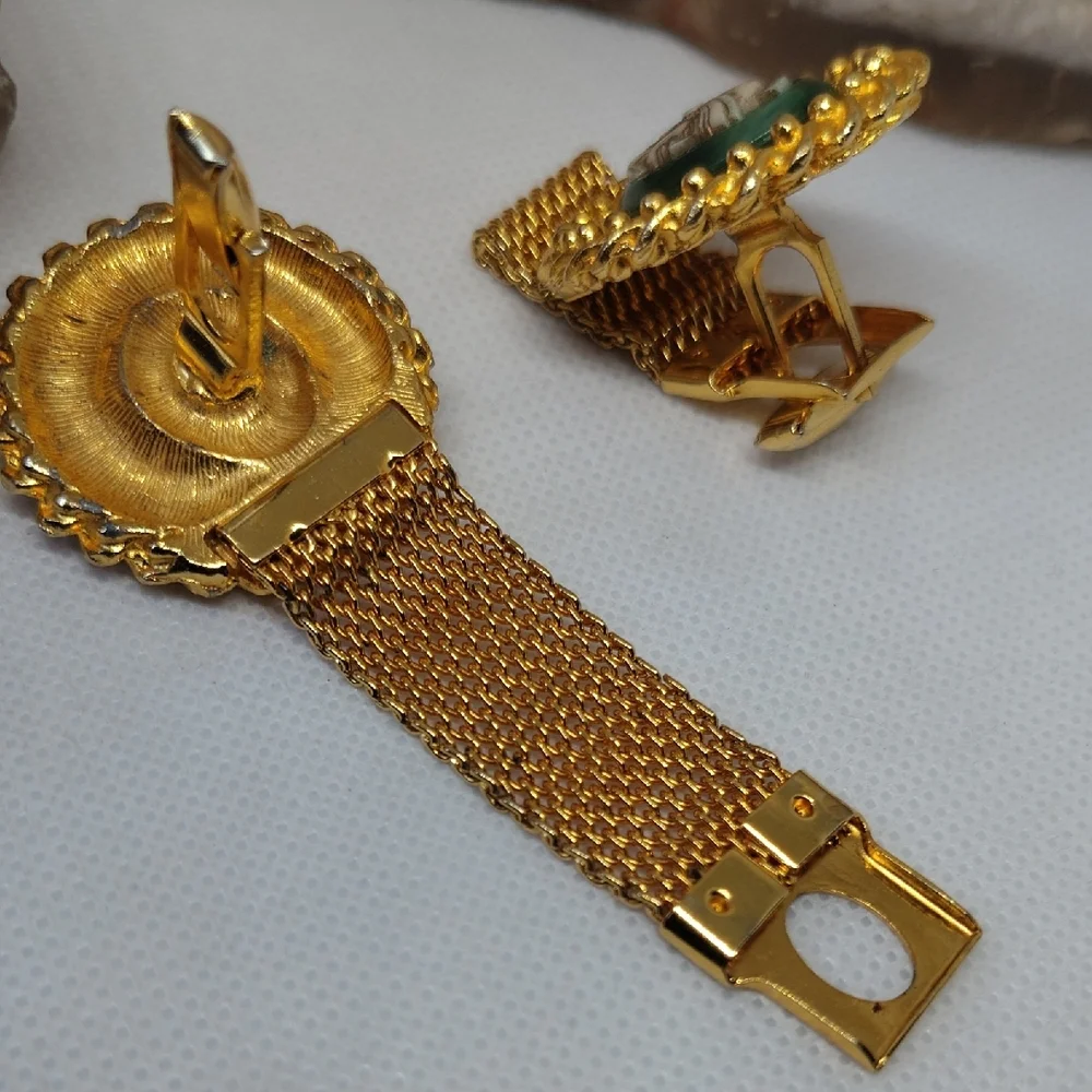 Vintage Gold Tone and Green Soldier Cameo Unisex Cufflinks - Picture 3 of 8